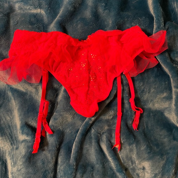 Victoria’s Secret Garter Thong - Picture 1 of 5